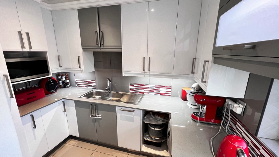4 Bedroom Property for Sale in Langenhovenpark Free State